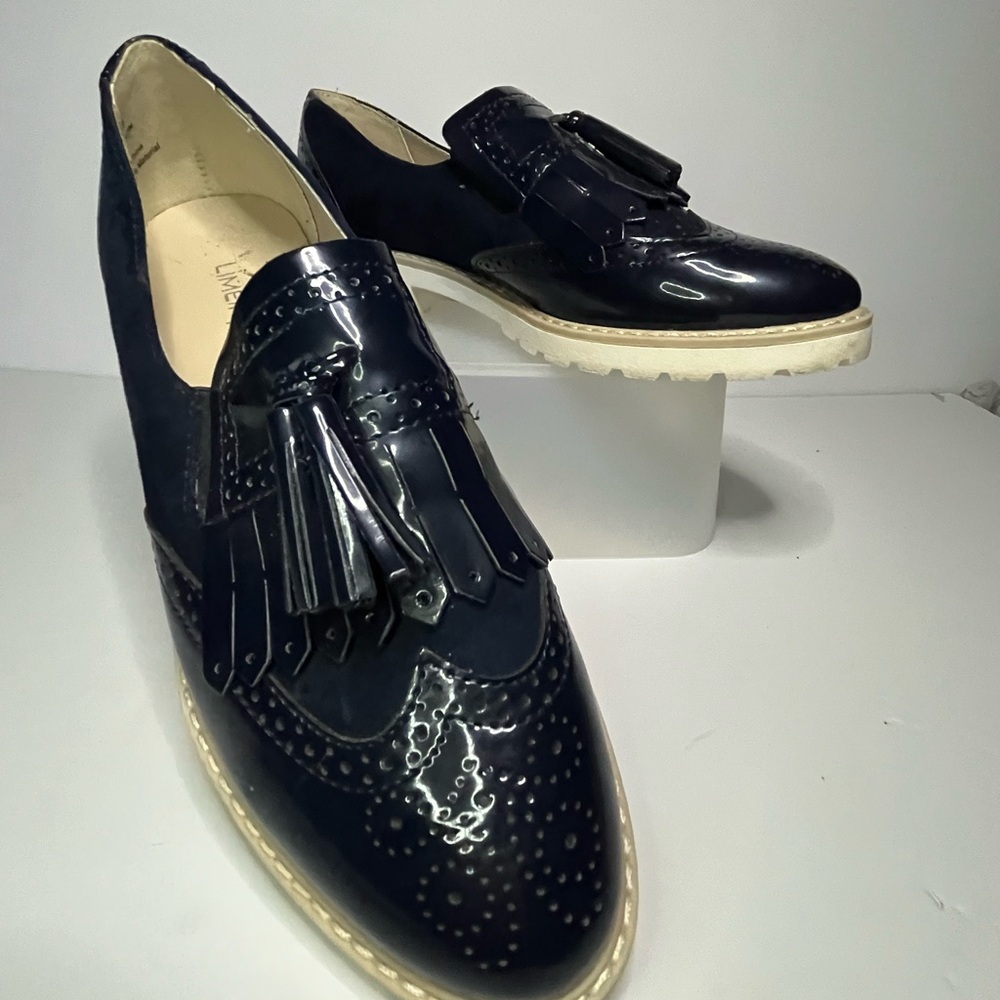 Limelight Anderson Navy Patent Wing Tip Loafers size 8